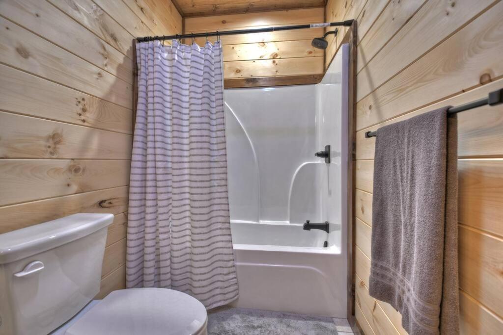 Вилла Rosewood Retreat - Hot Tub Fire Pit Pool Table Блу-Ридж Экстерьер фото